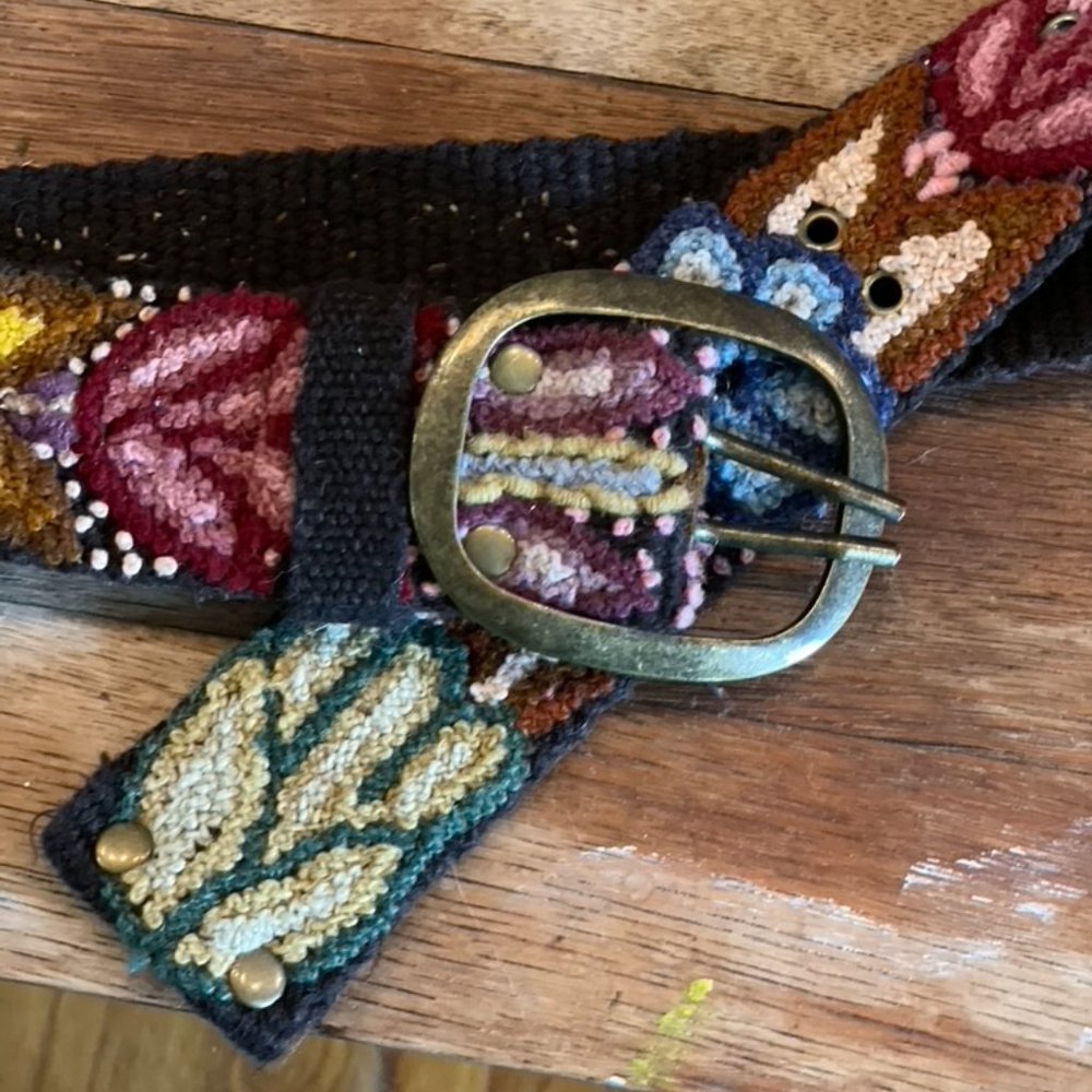 Embroidered Floral Belt